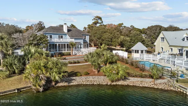 $1,257,000 | 203 Red Snapper Drive, Emerald Isle, NC 28594