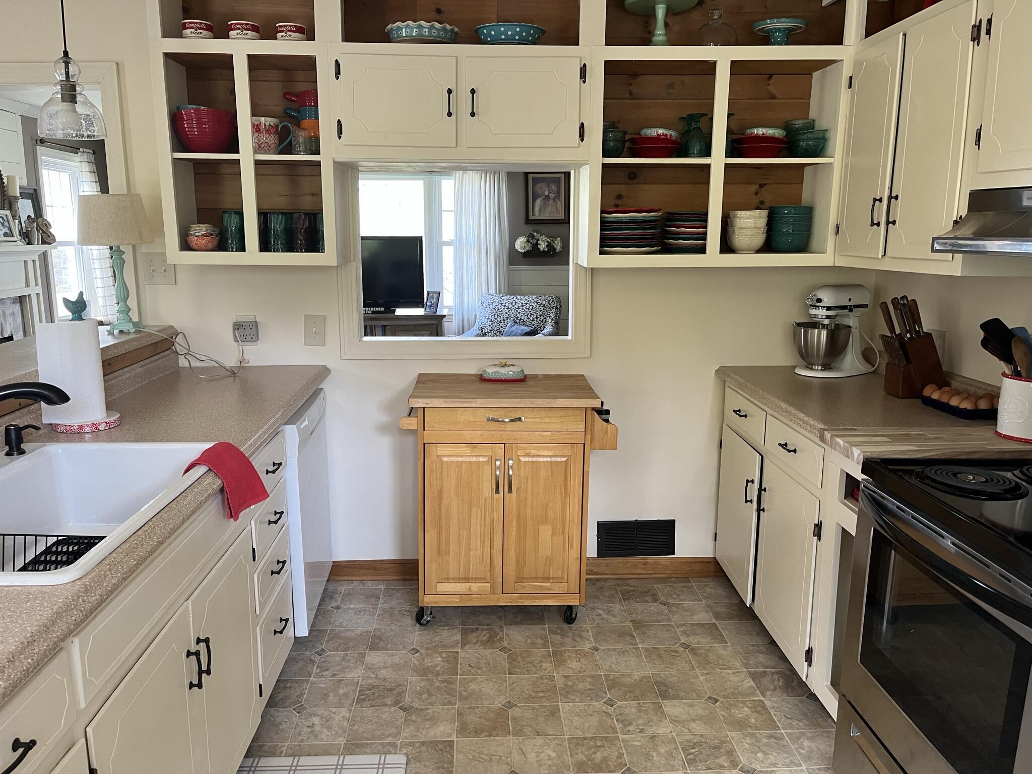 578 Coxtown Road Honaker, VA 24260 - Photo 3 of 17 IMG_7448