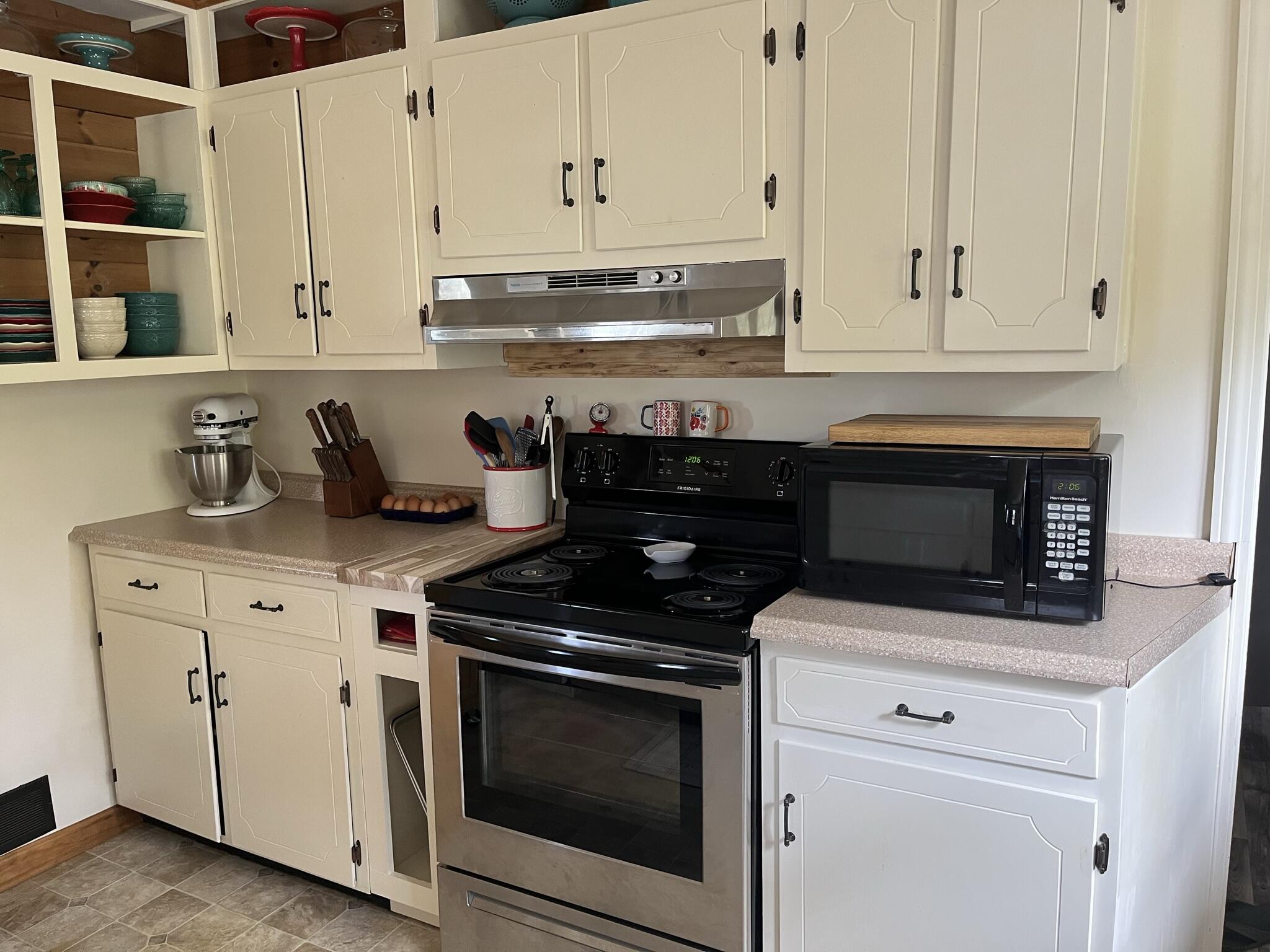 578 Coxtown Road Honaker, VA 24260 - Photo 4 of 17 IMG_7449