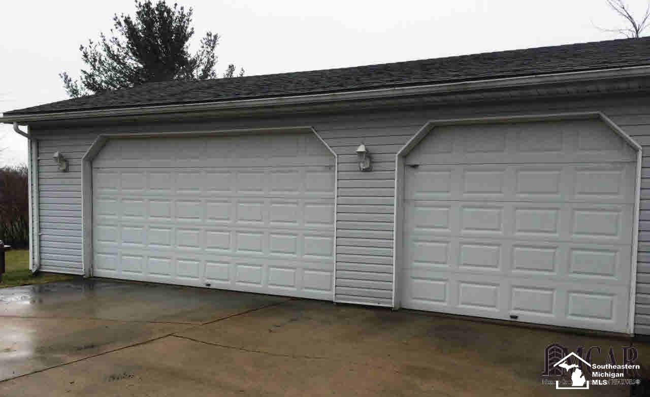 1905 Lasalle Road Monroe, MI 48162 - Photo 2 of 14 3 car attached garagw