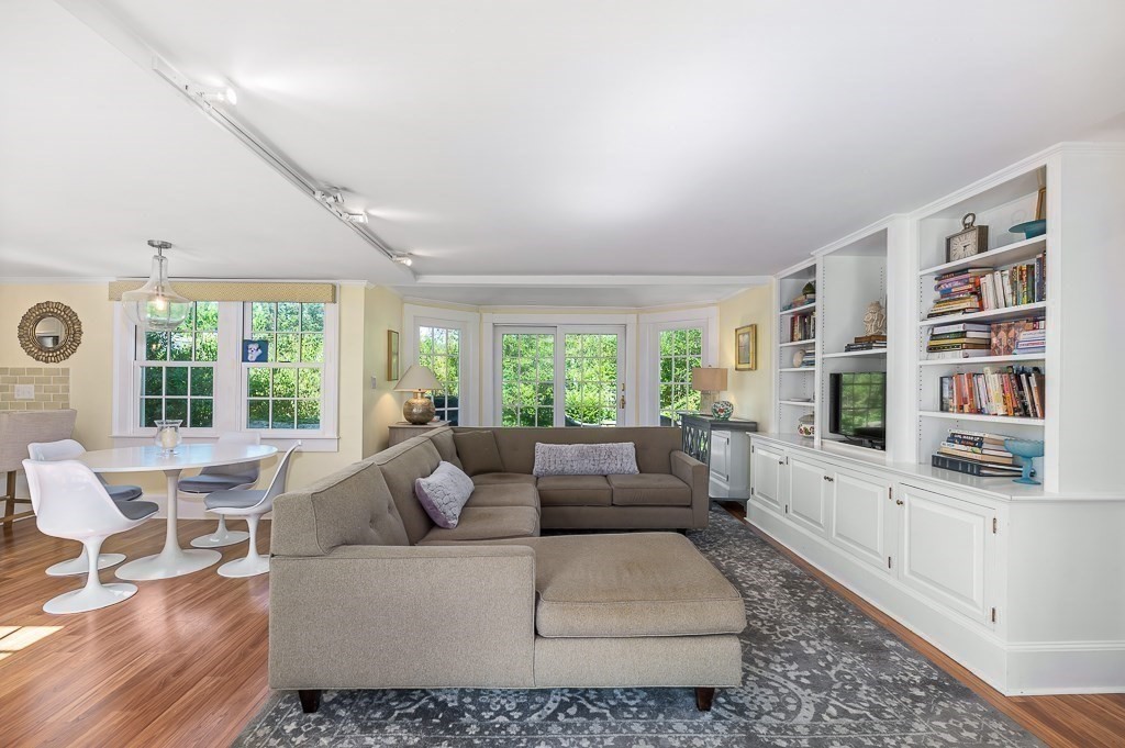 18 Union Street Manchester, MA 01944 - Photo 10 of 38
