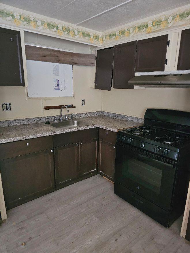 8665 Florin Road, Unit 109 Sacramento, CA 95828 - Photo 11 of 18 a kitchen with a sink and a stove