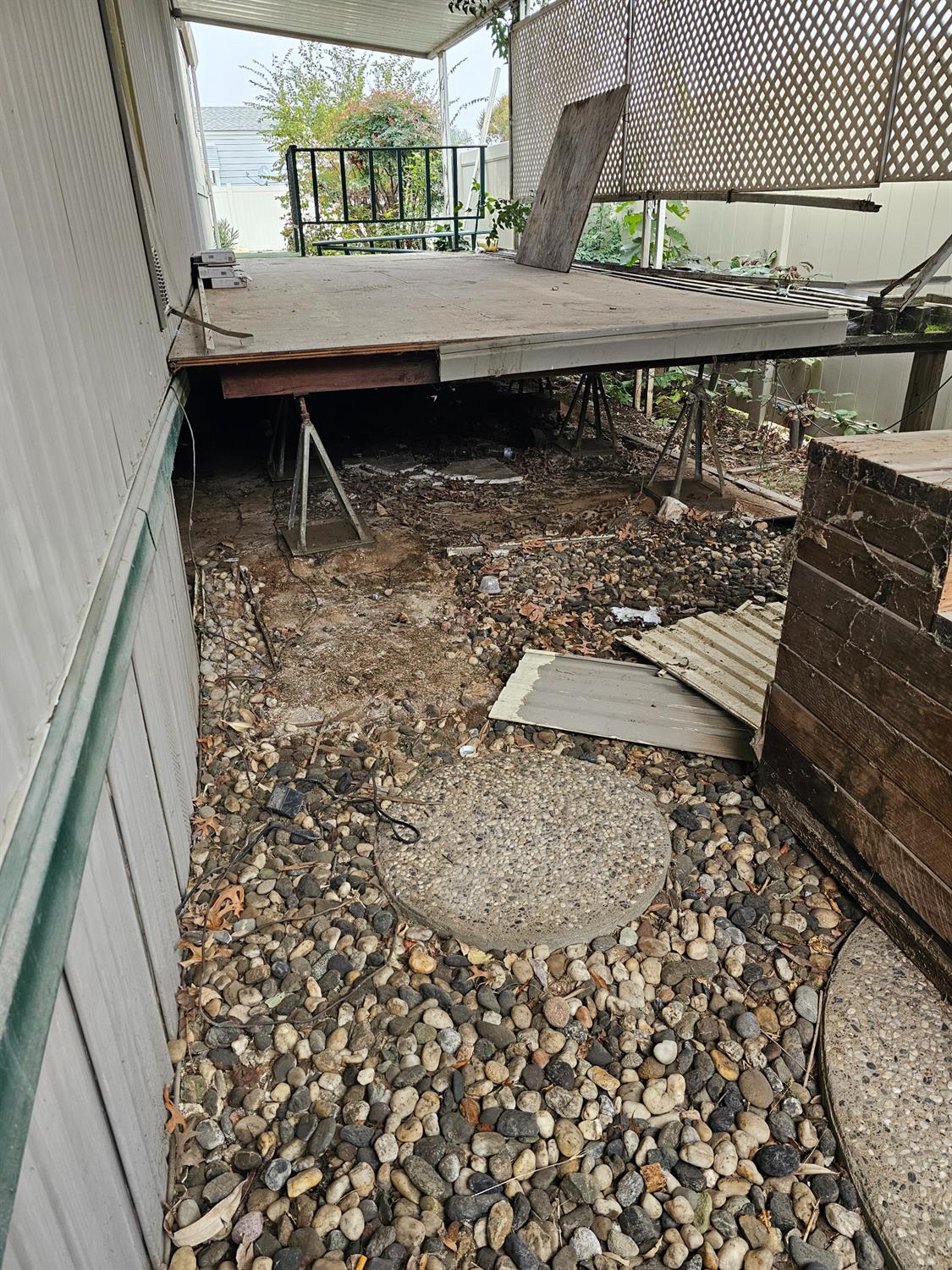 8665 Florin Road, Unit 109 Sacramento, CA 95828 - Photo 4 of 18 a view of a backyard