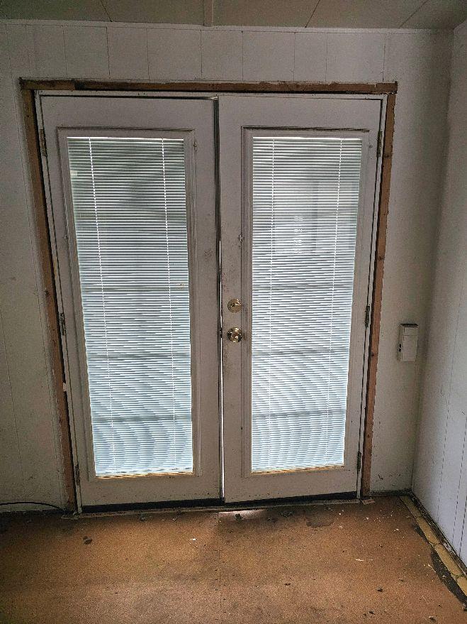 8665 Florin Road, Unit 109 Sacramento, CA 95828 - Photo 7 of 18 an empty room with window