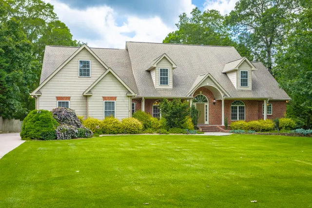 $799,500 | 9009 Brow Lake Road, Soddy Daisy, TN 37379