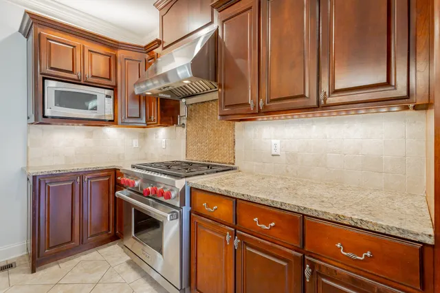 $799,500 | 9009 Brow Lake Road, Soddy Daisy, TN 37379