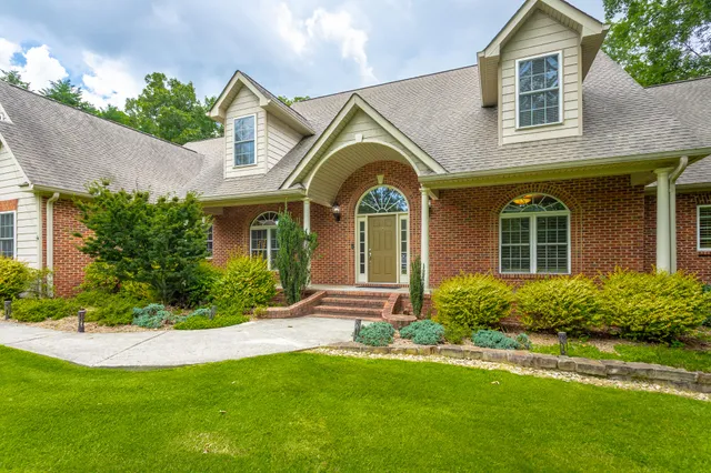 $799,500 | 9009 Brow Lake Road, Soddy Daisy, TN 37379