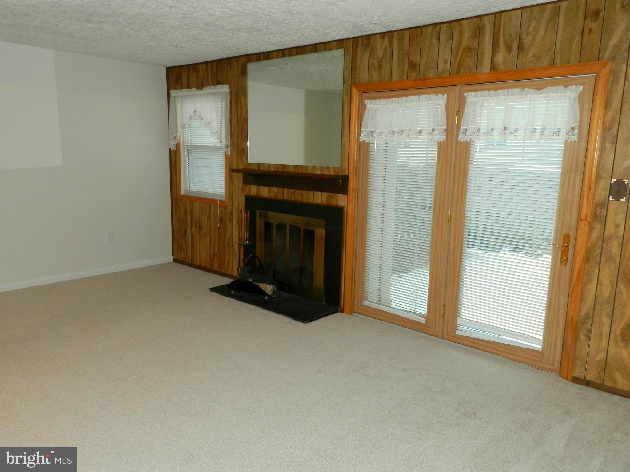 17503 Hoskinson Road Poolesville, MD 20837 - Photo 8 of 23 Family Room