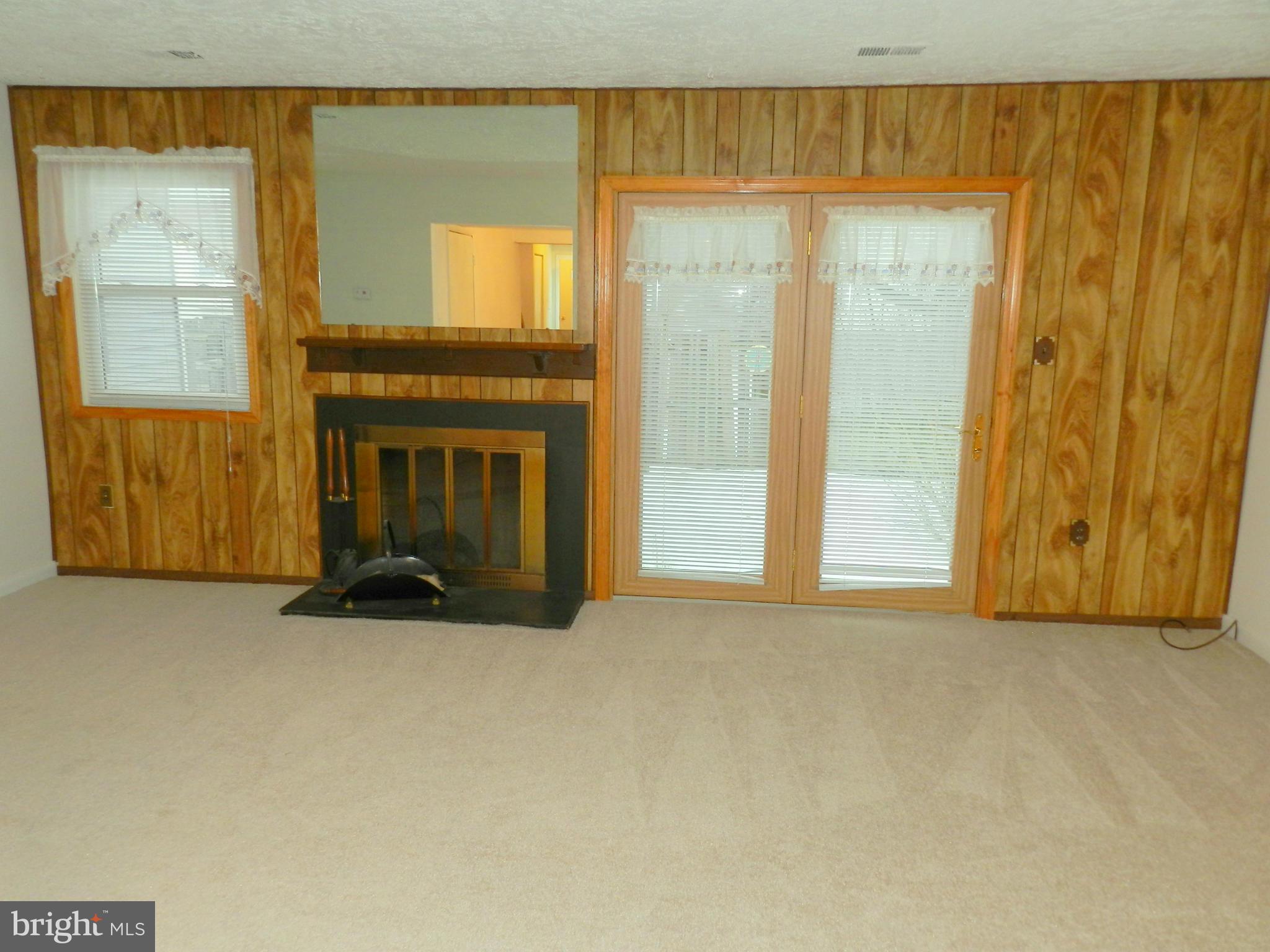 17503 Hoskinson Road Poolesville, MD 20837 - Photo 9 of 23 Family Room