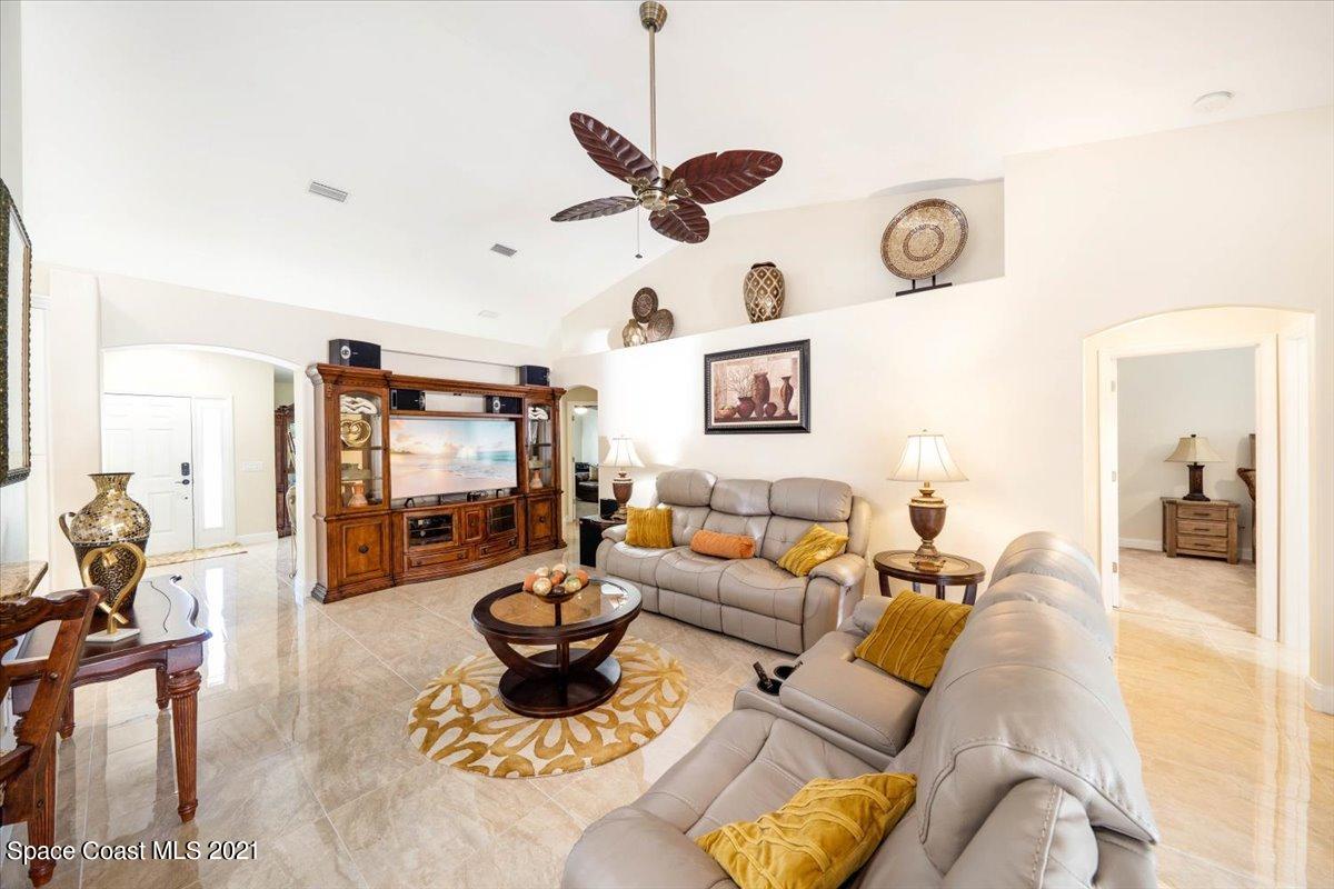 367 Abello Road Southeast Palm Bay, FL 32909 - Photo 11 of 28 Living Room