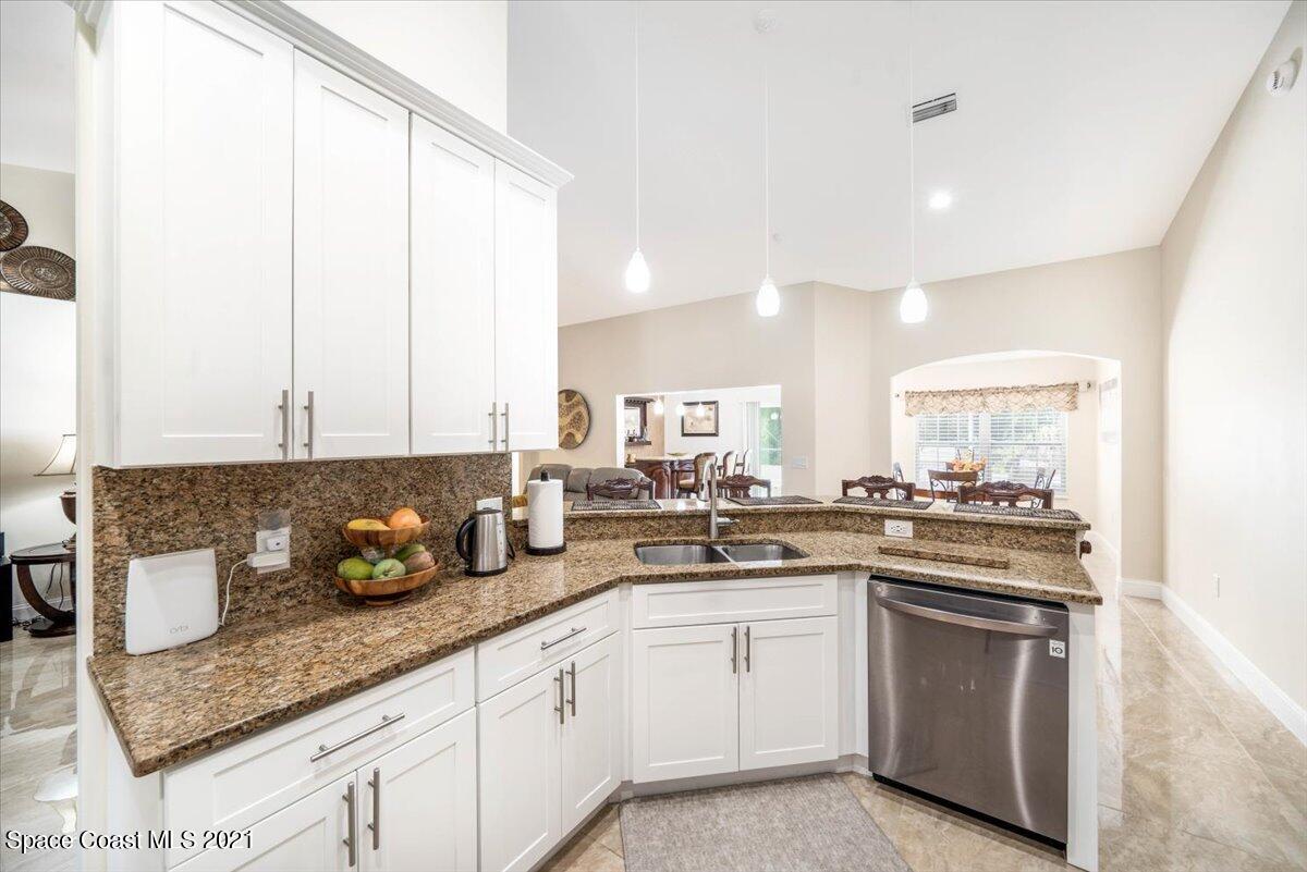 367 Abello Road Southeast Palm Bay, FL 32909 - Photo 14 of 28 Kitchen