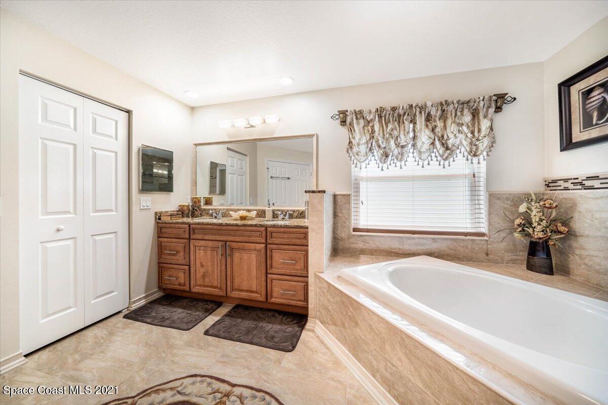 367 Abello Road Southeast Palm Bay, FL 32909 - Photo 19 of 28 Primary Bathroom