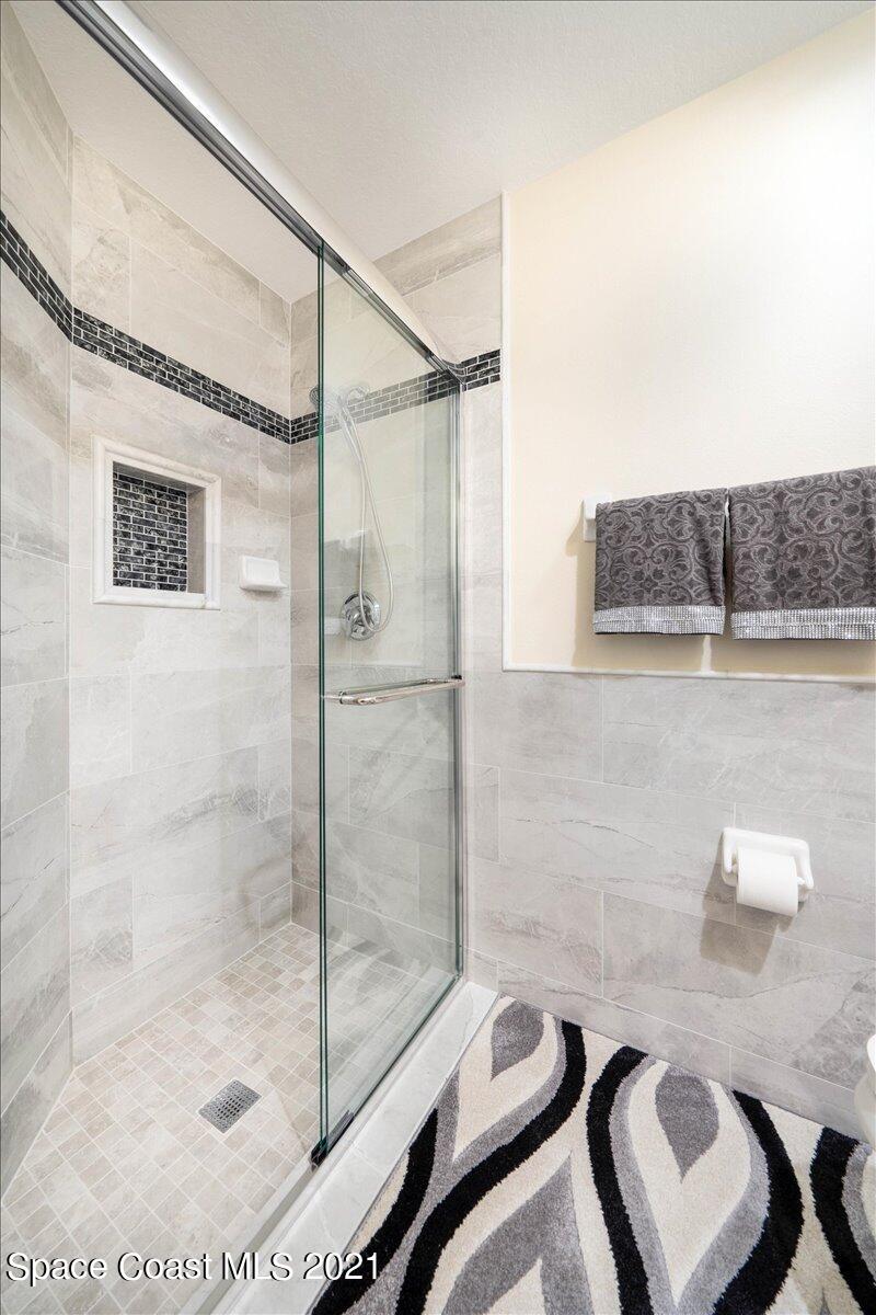 367 Abello Road Southeast Palm Bay, FL 32909 - Photo 23 of 28 Guest bathroom