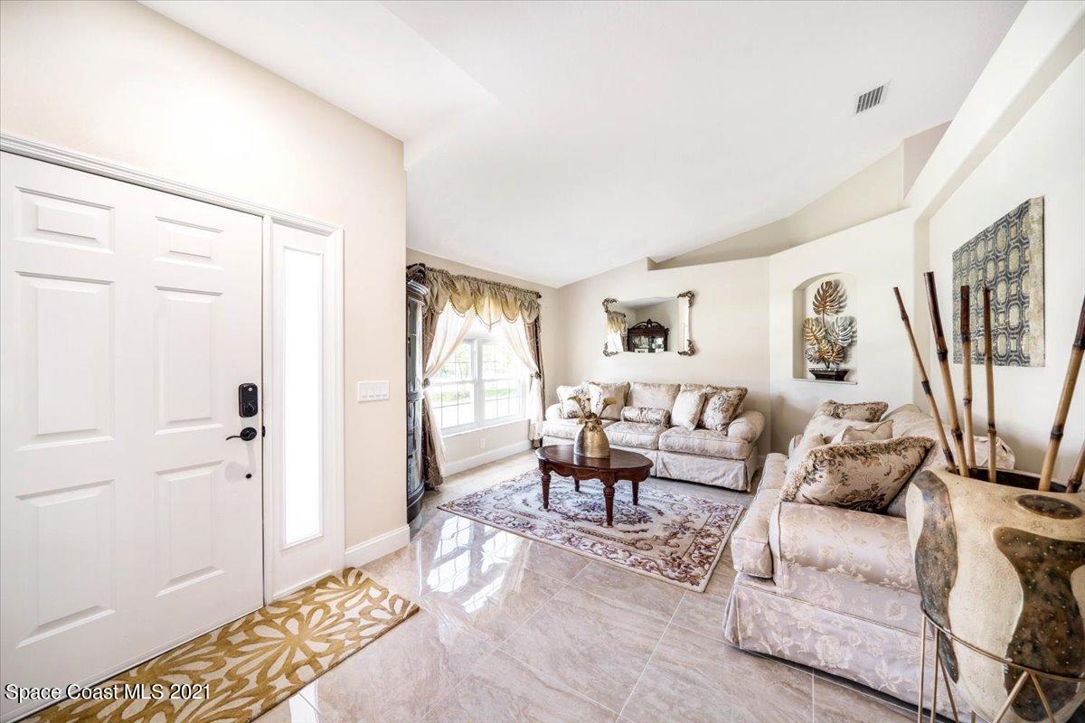 367 Abello Road Southeast Palm Bay, FL 32909 - Photo 4 of 28 Family room