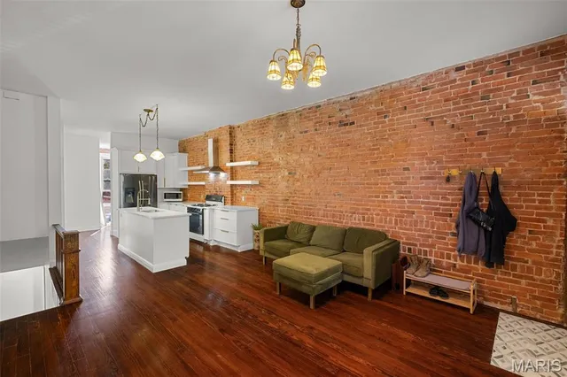 $259,900 | 5406 Reber Place, St. Louis, MO 63139