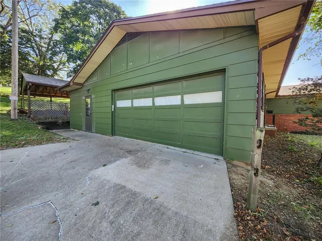 $189,000 | 6525 King Hill Avenue, St. Joseph, MO 64504