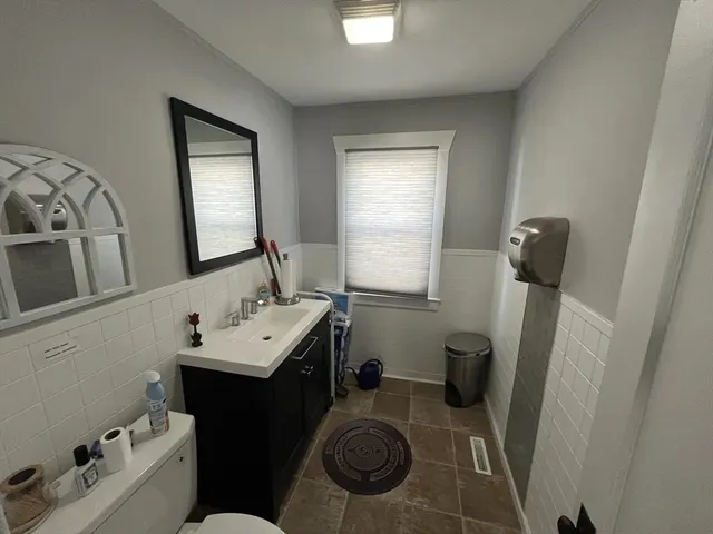 $340,000 | 914-916 Belmont Avenue, Springfield, MA 01108