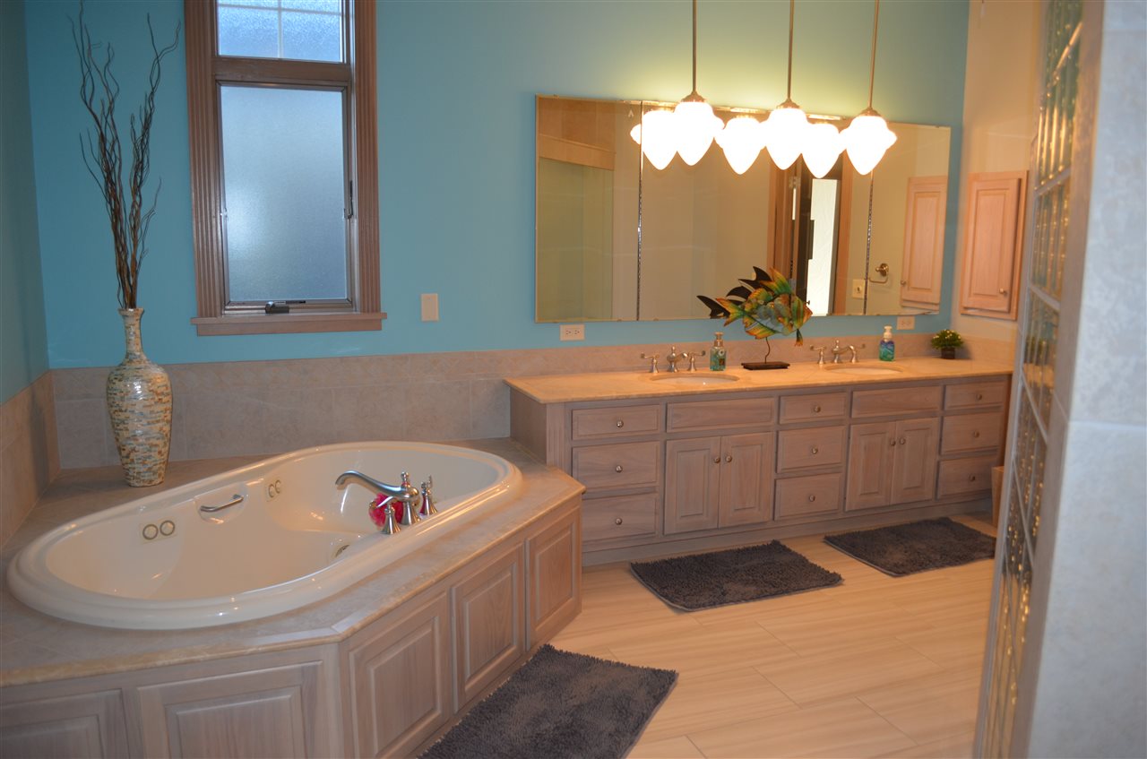 11427 North Ogden Point Road Syracuse, IN 46567 - Photo 14 of 36 Gallery Image 14