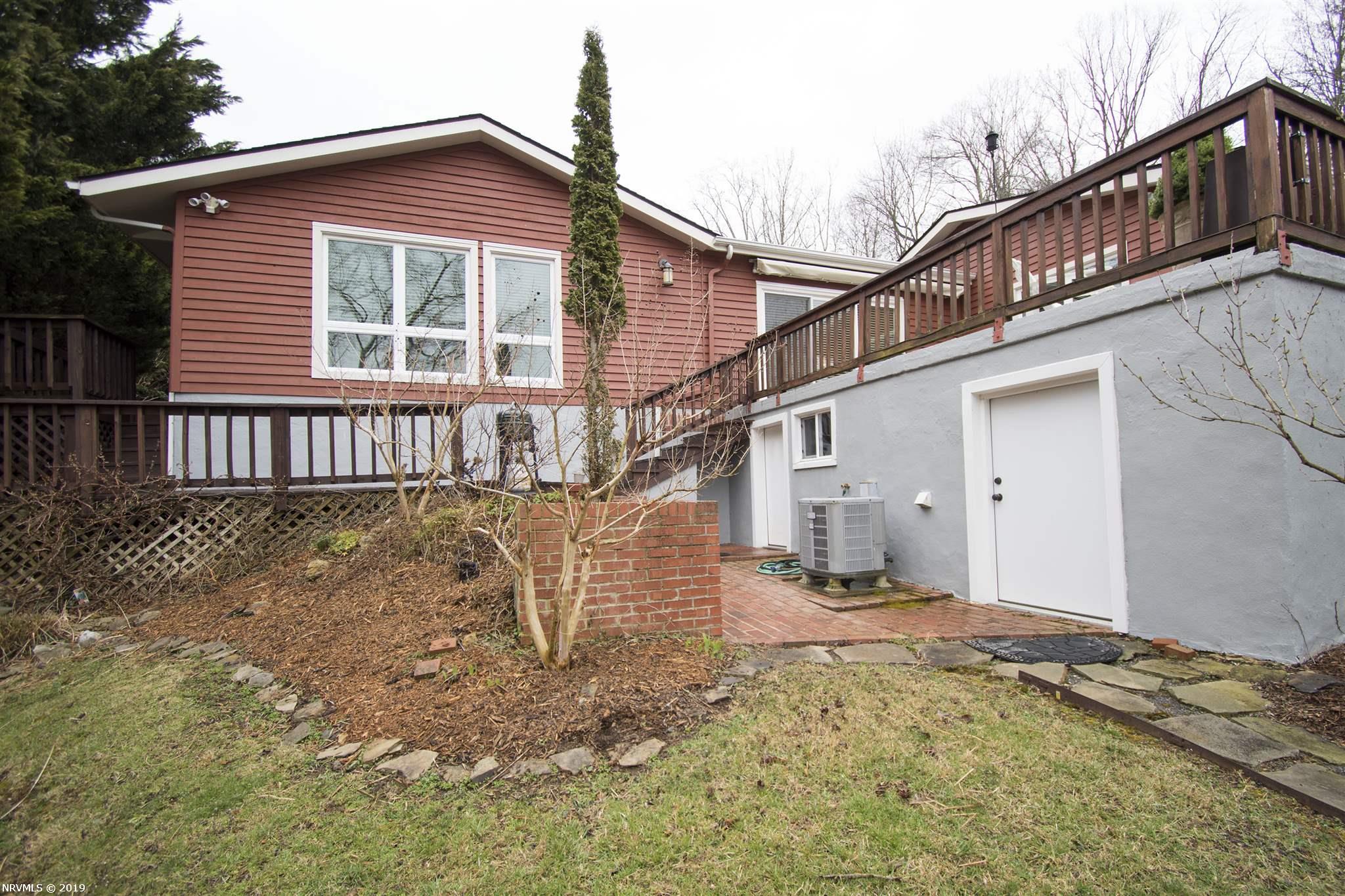 4411 Mariners Point Road Radford, VA 24141 - Photo 41 of 46 Gallery Image 41
