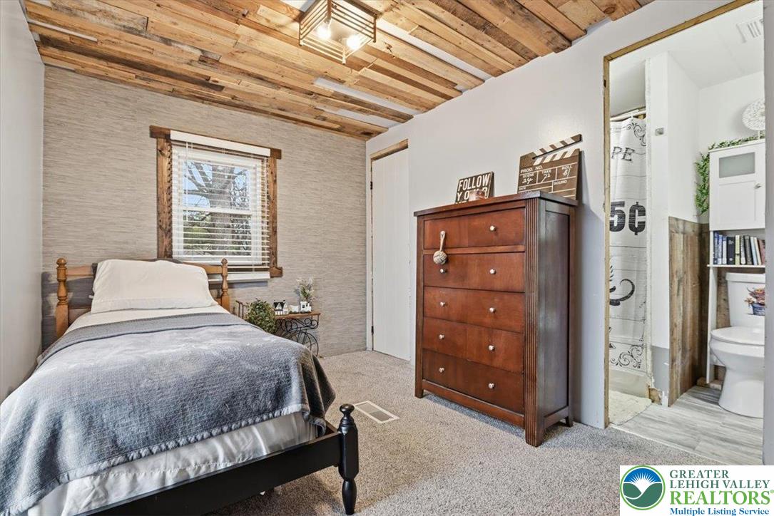 40 Apache Lehighton, PA 18235 - Photo 21 of 32 a bedroom with a bed and a dresser