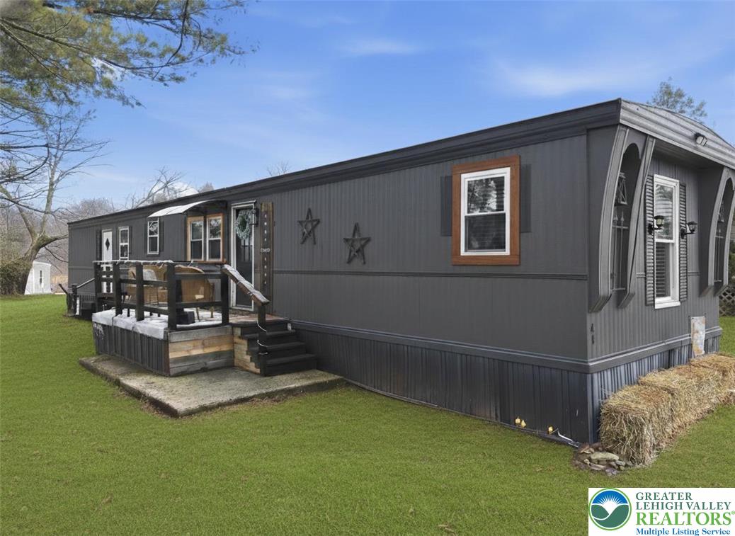 40 Apache Lehighton, PA 18235 - Photo 3 of 32 a view of a chairs and table in a patio