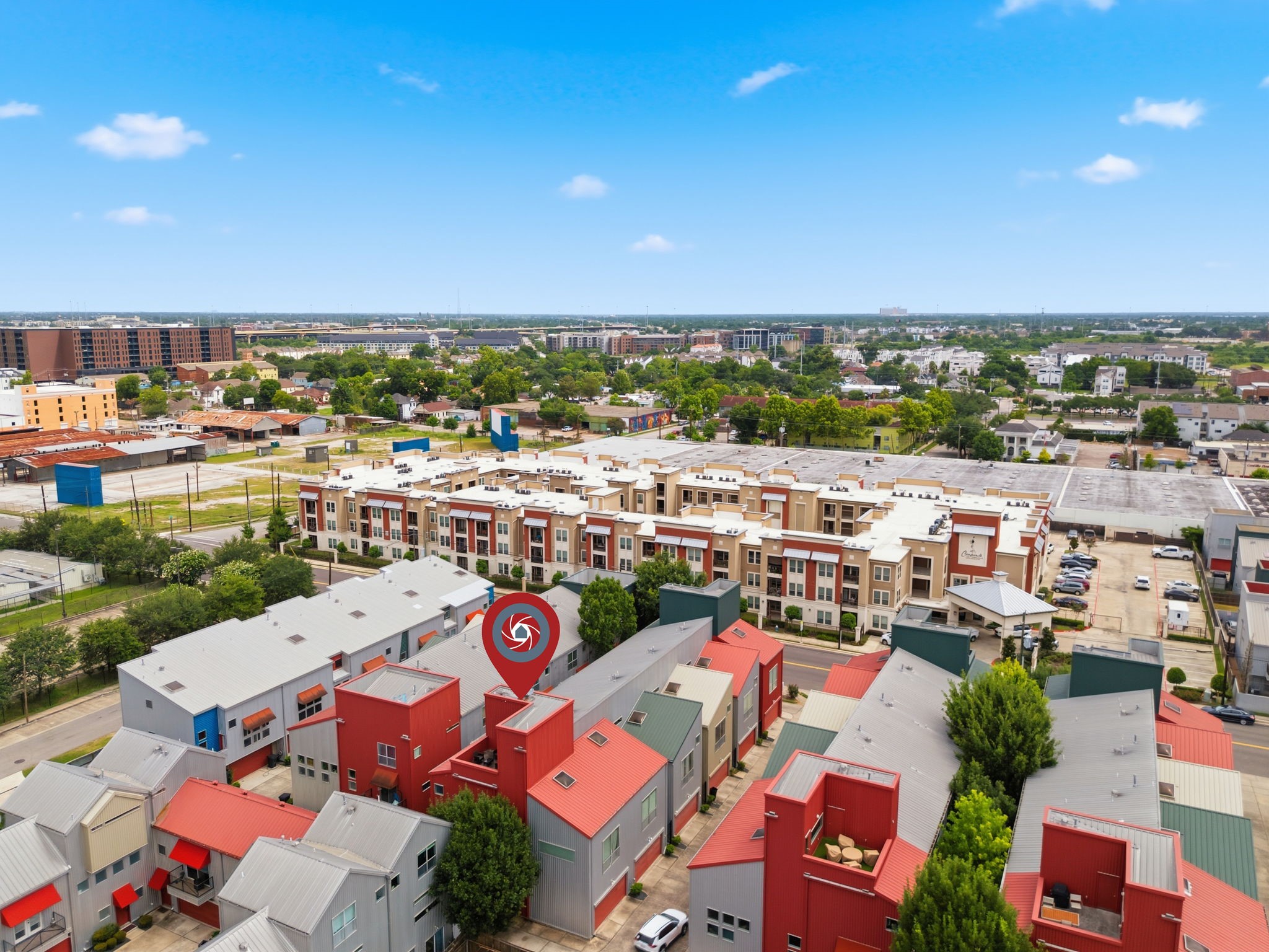 2934 Commerce Street Houston, TX 77003 - Photo 43 of 44 an aerial view of residential houses with outdoor space