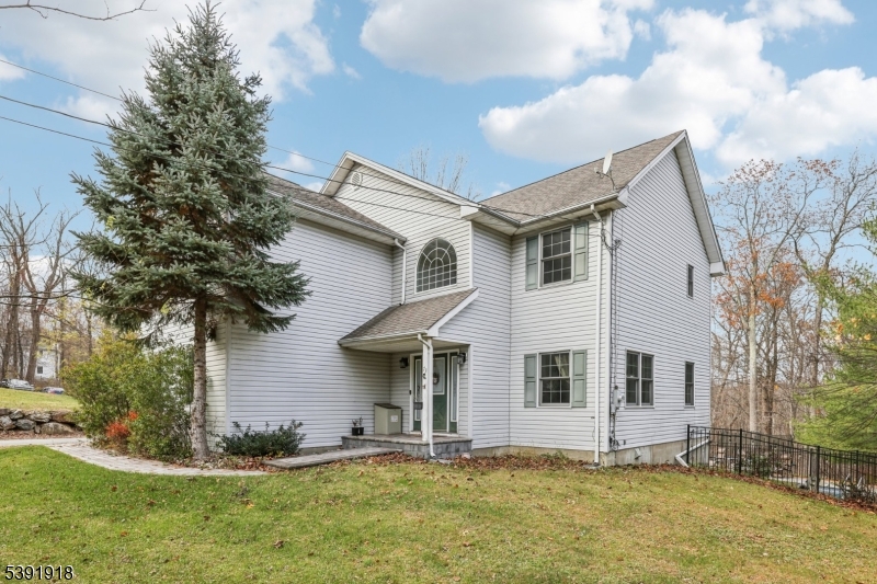 73 Edison Road Lake Hopatcong, NJ 07849 - Photo 3 of 49