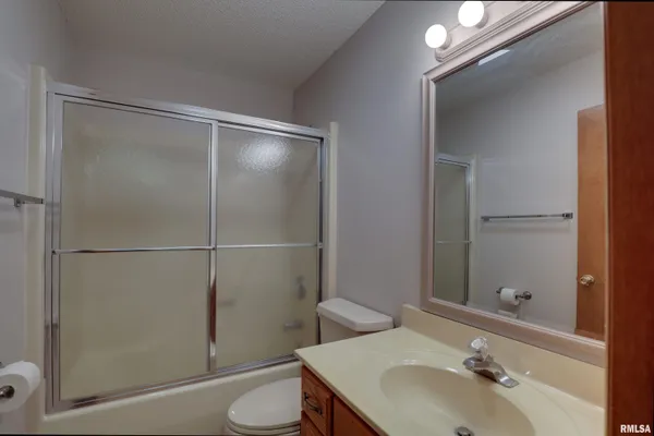$219,000 | 2906 Bluff Ridge Drive, Quincy, IL 62305
