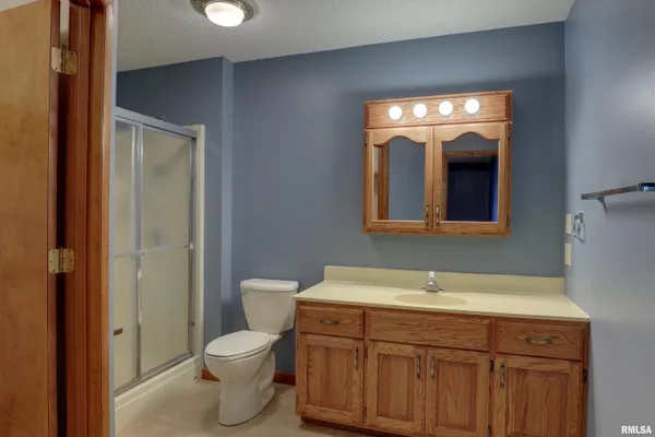 $219,000 | 2906 Bluff Ridge Drive, Quincy, IL 62305