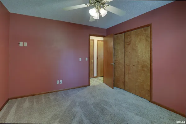 $219,000 | 2906 Bluff Ridge Drive, Quincy, IL 62305