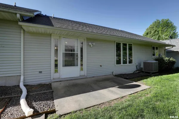 $219,000 | 2906 Bluff Ridge Drive, Quincy, IL 62305