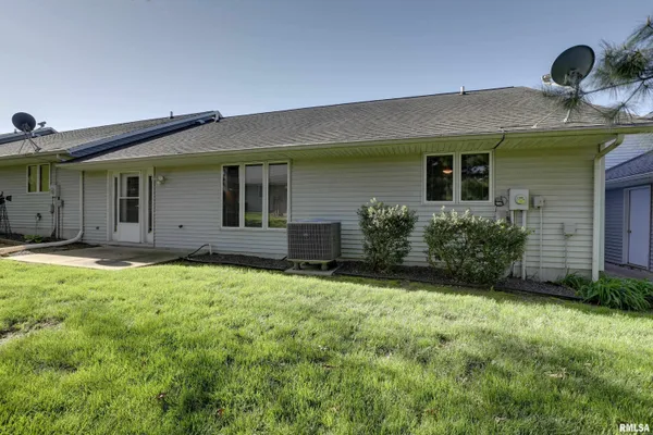 $219,000 | 2906 Bluff Ridge Drive, Quincy, IL 62305