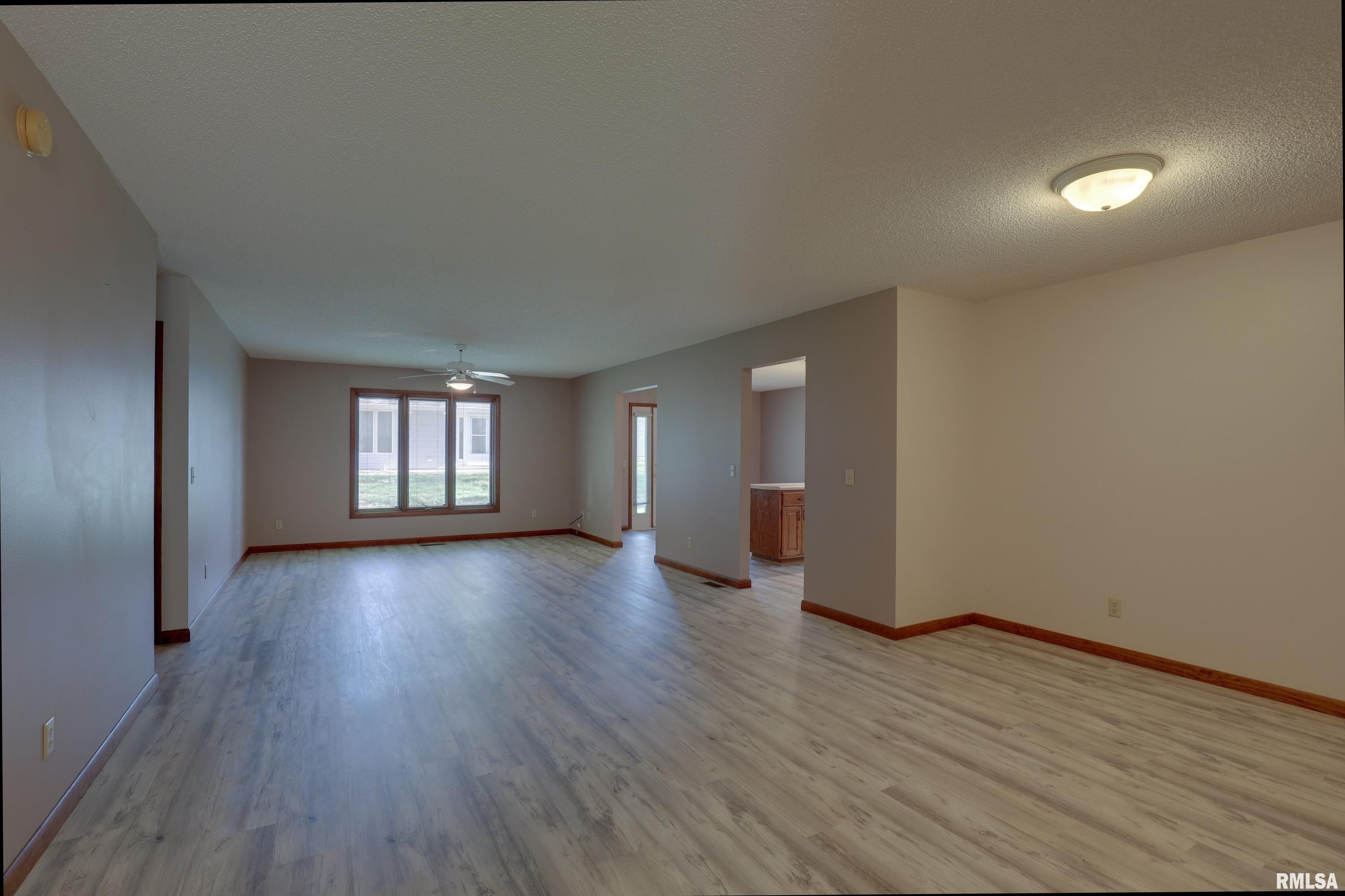 2906 Bluff Ridge Drive Quincy, IL 62305 - Photo 4 of 20