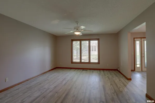 $219,000 | 2906 Bluff Ridge Drive, Quincy, IL 62305