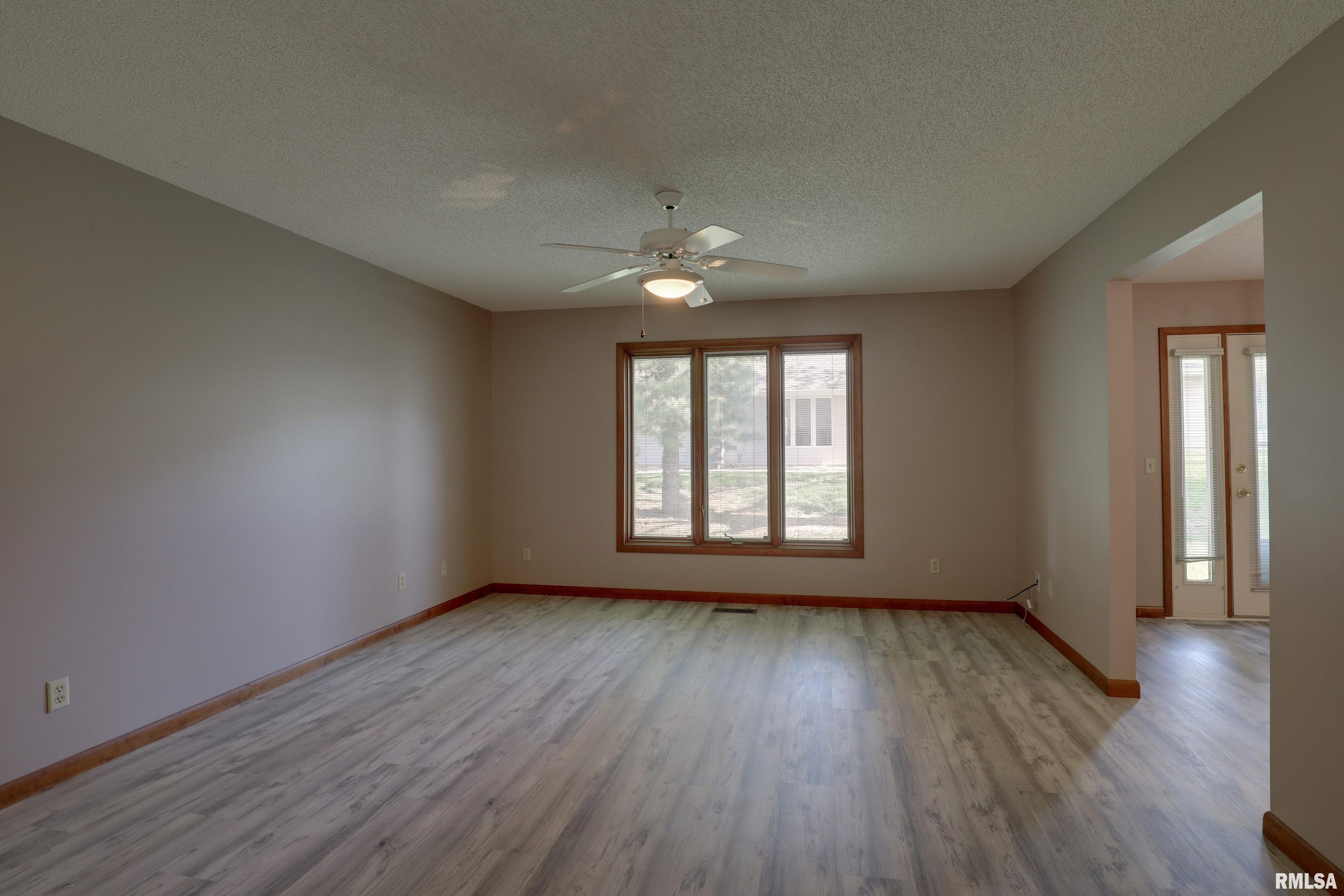 2906 Bluff Ridge Drive Quincy, IL 62305 - Photo 5 of 20