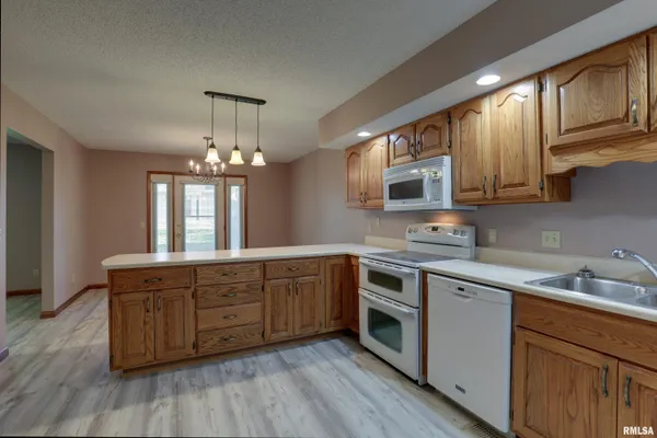 $219,000 | 2906 Bluff Ridge Drive, Quincy, IL 62305