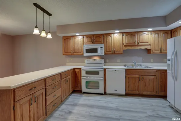$219,000 | 2906 Bluff Ridge Drive, Quincy, IL 62305