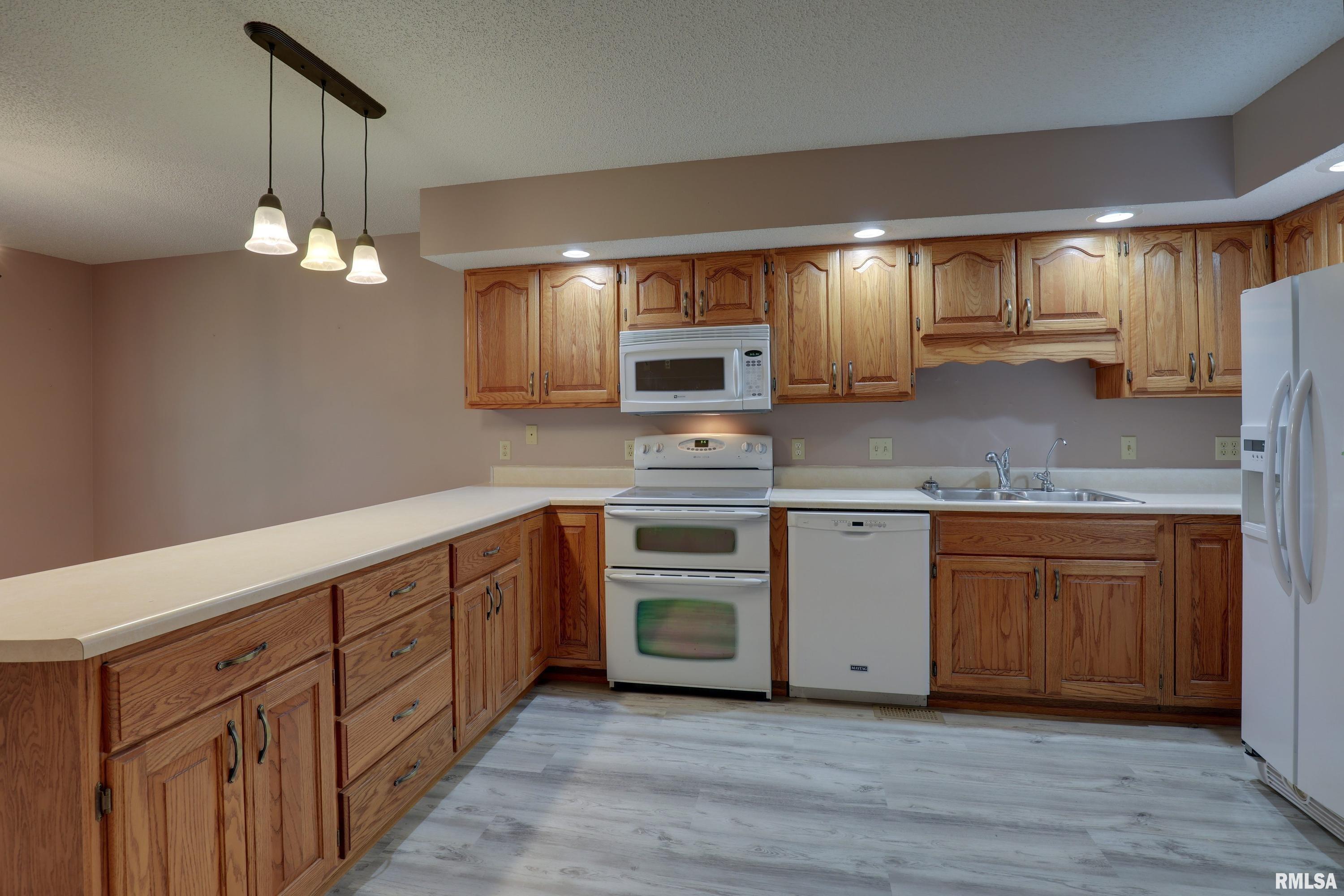 2906 Bluff Ridge Drive Quincy, IL 62305 - Photo 7 of 20