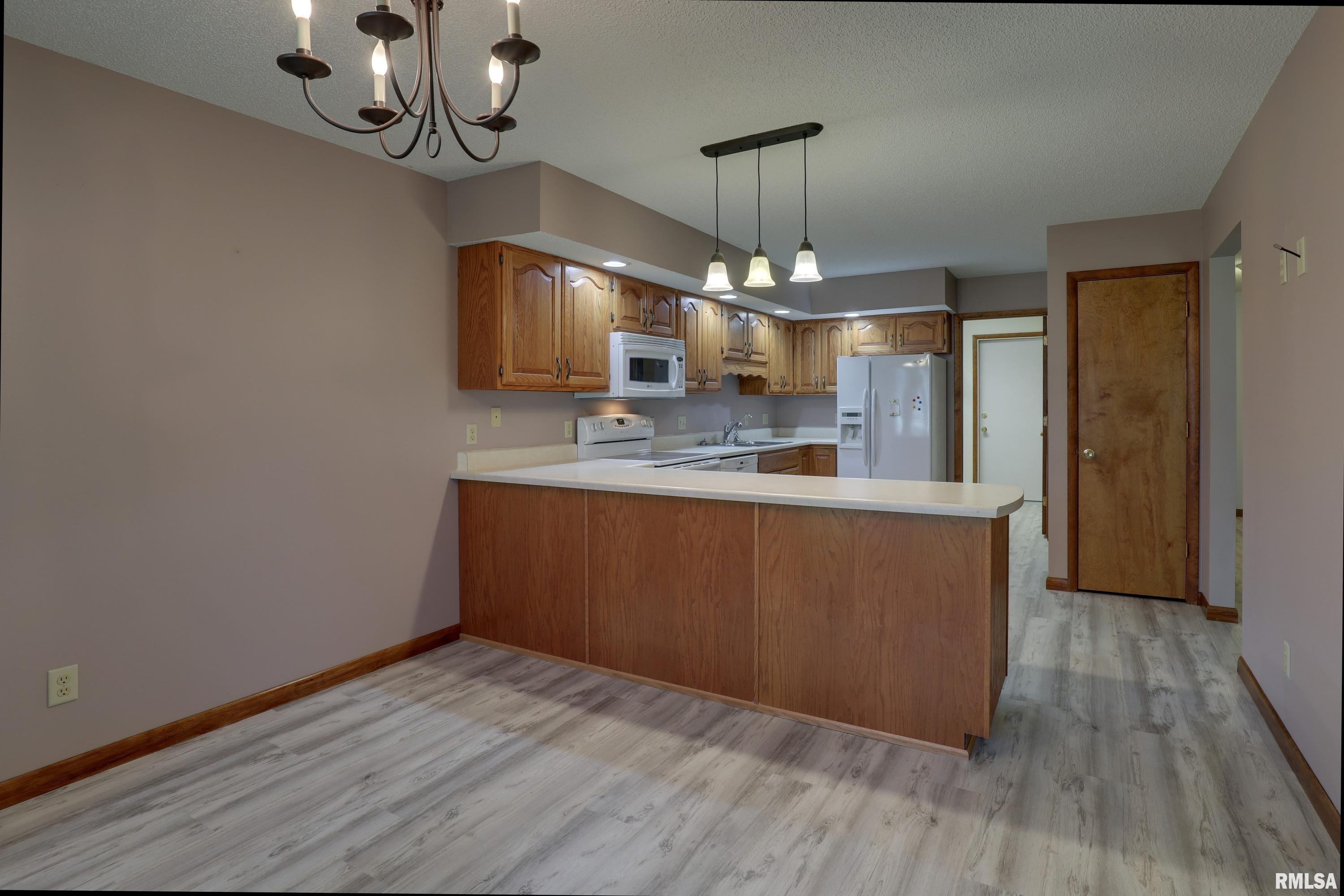 2906 Bluff Ridge Drive Quincy, IL 62305 - Photo 9 of 20