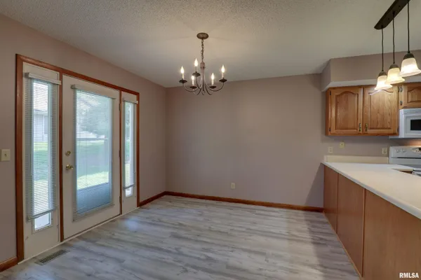 $219,000 | 2906 Bluff Ridge Drive, Quincy, IL 62305