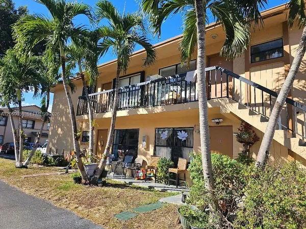 $2,100 | 2505 West 67th Place, Unit 2227, Hialeah, FL 33016