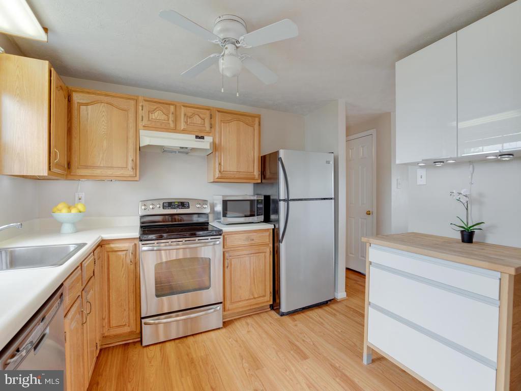 2102 Cross Trails Road Baltimore, MD 21244 - Photo 12 of 39 Spacious kitchen to cook up your tasty dishes