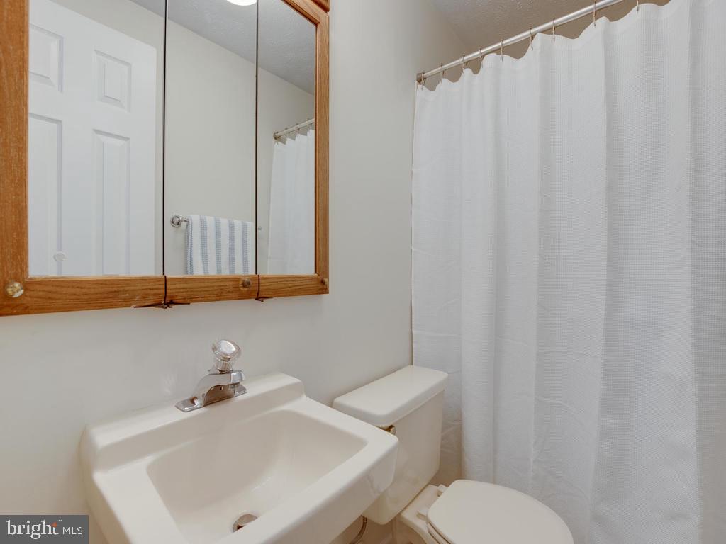 2102 Cross Trails Road Baltimore, MD 21244 - Photo 16 of 39 Ensuite bathroom