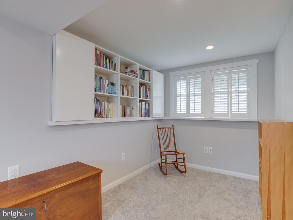 2102 Cross Trails Road Baltimore, MD 21244 - Photo 26 of 39 Built-in bookshelves and storage