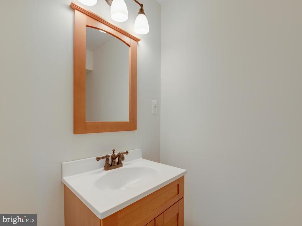 2102 Cross Trails Road Baltimore, MD 21244 - Photo 28 of 39 Convenient half bathroom in lower level