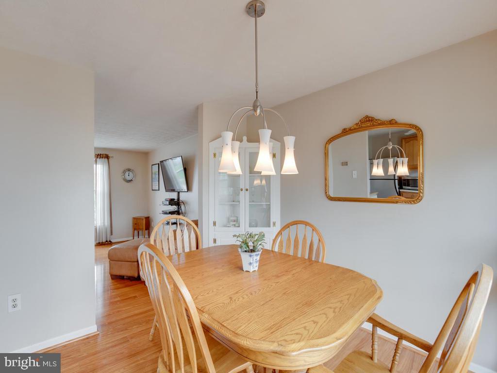 2102 Cross Trails Road Baltimore, MD 21244 - Photo 6 of 39 Spacious dining room
