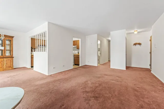 $255,000 | 328 Woodbury Court, Unit B1, Schaumburg, IL 60193