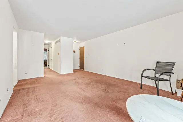 $255,000 | 328 Woodbury Court, Unit B1, Schaumburg, IL 60193