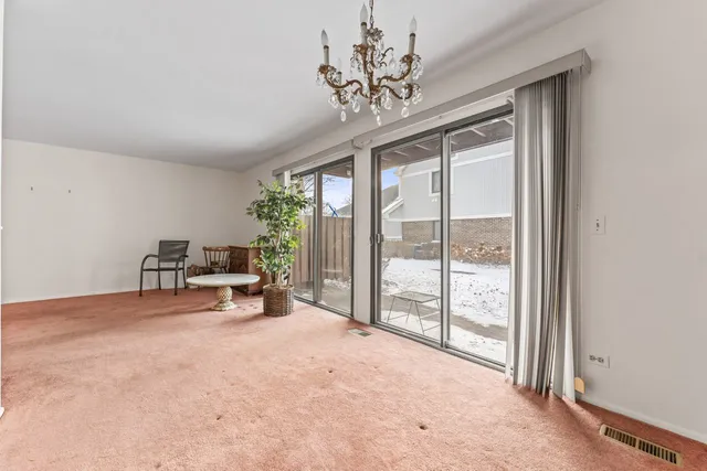 $255,000 | 328 Woodbury Court, Unit B1, Schaumburg, IL 60193