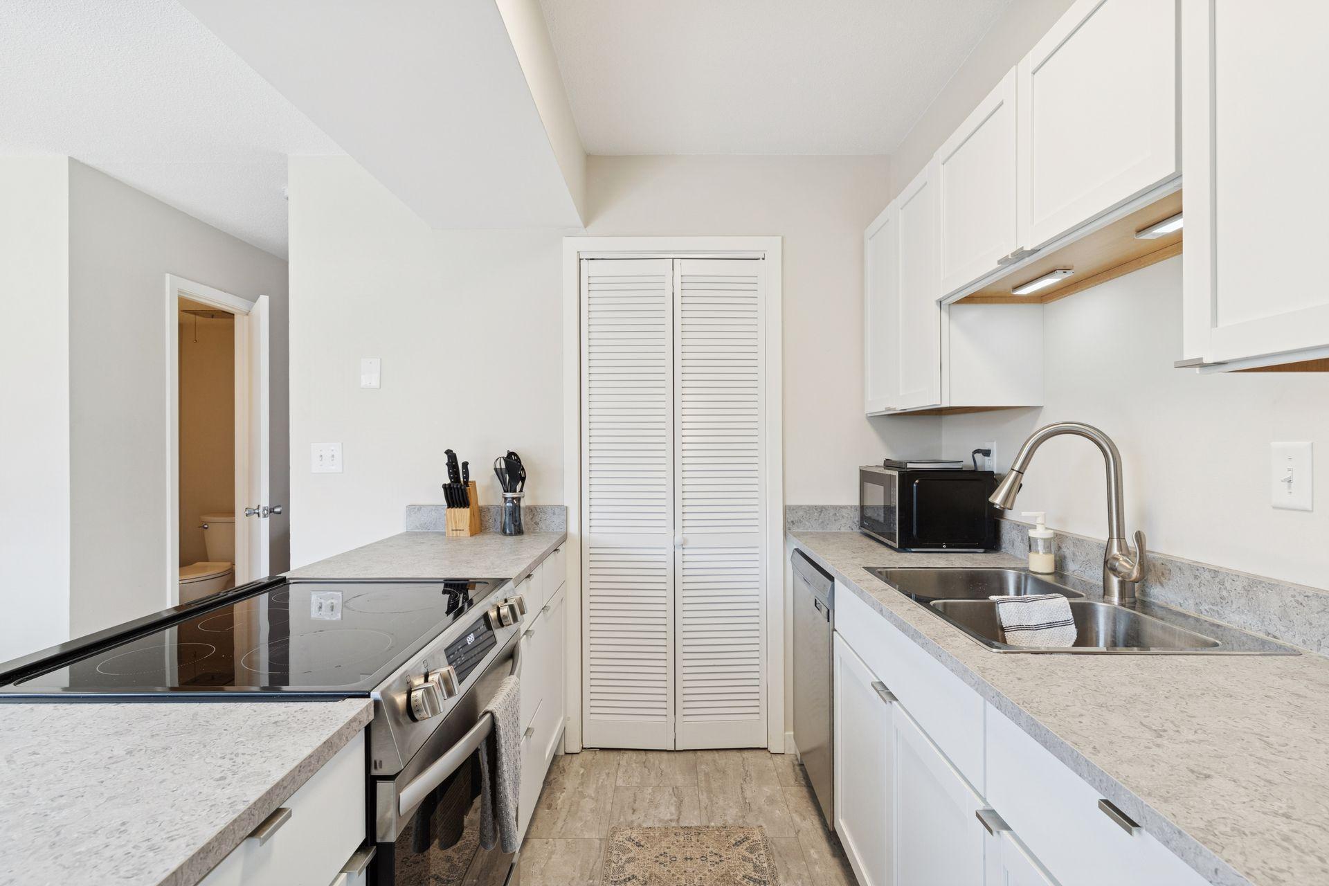 6499 Barrie Road Edina, MN 55435 - Photo 13 of 32